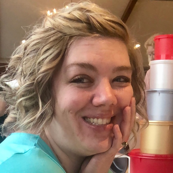 Meet your Posher, Rae - Picture 2 of 2